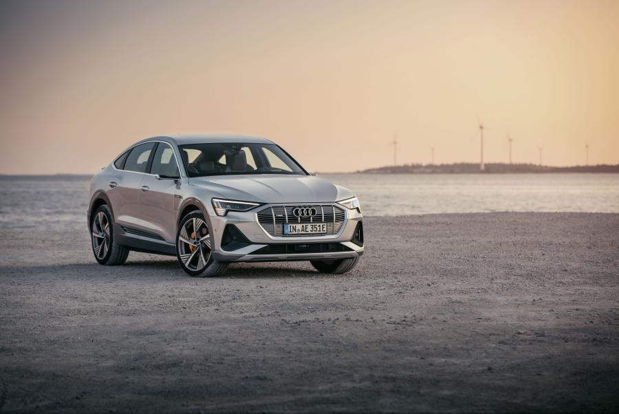  Audi e-tron 55 Quattro Sporback S-Line 2020 года  (WW) (фото 1 из 117)